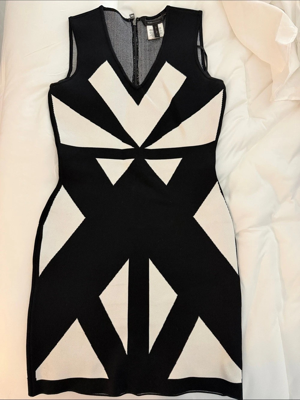 BCBGMAXAZRIA Geometric Mini Dress in Black & White Size S Like New